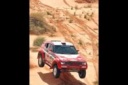 En coches, el francés Stephane Peterhansel lleva consigo todas las opciones de ganar.