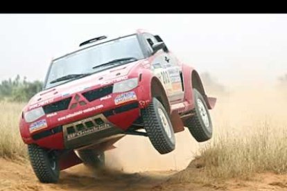El británico Colin McRae hizo protagonizó una espectacular jornada y se hizo con la decimotercera etapa del Dakar disputada entre  Bamako y Ayoun El Altrous (Mauritania).