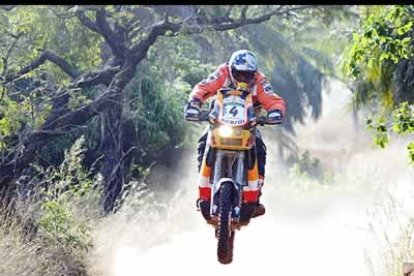 Con una encomiable labor de equipo, los pilotos españoles Roma y Coma han protagonizado una jornada prácticamente perfecta. Finalizaron la etapa en segundo y tercer lugar.