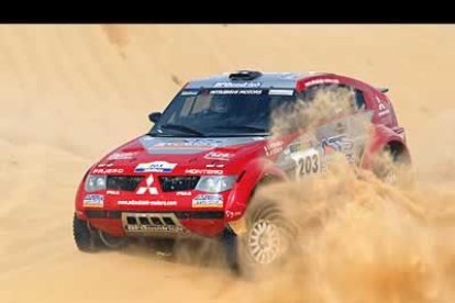 En coches, Hiroshi Masuoka reforzó su liderato al sumar su tercer triunfo de etapa. Con un tiempo de 5 horas, 58 minutos y 35 segundos, el japonés aventajó en 5 minutos y dos segundos a su gran rival, el francés Stephane Peterhansel.
