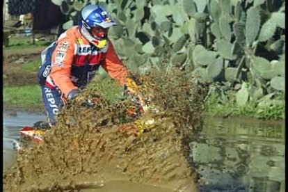 Nani Roma no ha tenido tanta suerte en esta etapa y ha cedido cinco minutos ocupando el decimotercer lugar en al clasificación general de motocicletas.