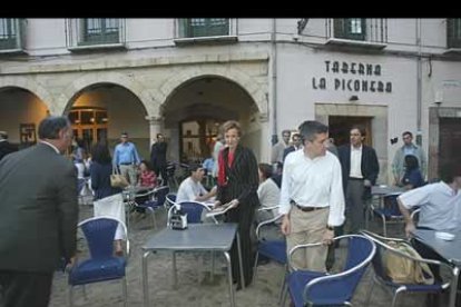Después del recorrido, una paradita para recuperar fuerzas, en una de las terrazas del barrio Húmedo.