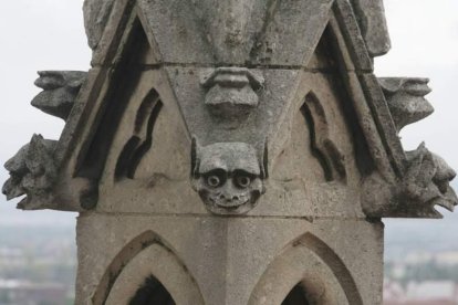 Las critaturas más raras e inquietantes pueblan por toda la Catedral. Seres demononíacos que se han colado en un templo cristiano. RAMIRO