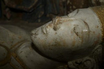 Detalle del sepulcro de Ordoño II en la Catedral de León. Según la leyenda, su fantasma vaga por el interior del templo gótico. ARCHIVO