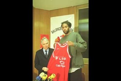 También ha sido miembro del Consejo de Administración de Baloncesto León.