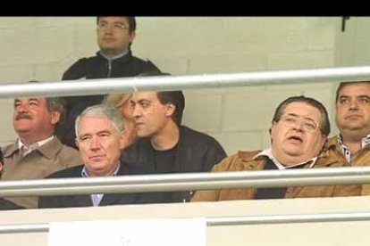 El candidato suele asistir a los partidos más importantes de la Cultural y Deportiva Leonesa.