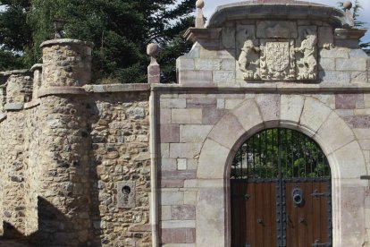 El Palacio de los Quiñones en Riolago de Babia. ARCHIVO