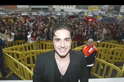 La verdad es que a Bustamante se le veía pletórico por encontrarse con su público leonés, que no paró de demostrale contínuas muestras de cariño y admiración.