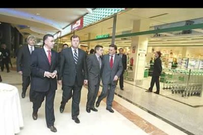 El Corte Inglés también esta presente en el centro comercial, con una amplia superficie de Supercor.