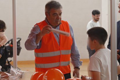 Justo Fernández siguió su lema de fiesta y se la dedicó a los más pequeños. FERNANDO OTERO