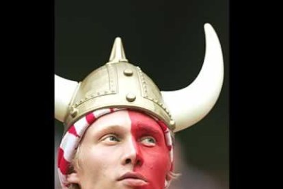 Tras la originalidad de los aficionados del Grupo B, los del C poco han contribuido a la hora de inventar nuevos disfraces o maquillajes. Abundaron los gorros vikingos y las caras pintadas.