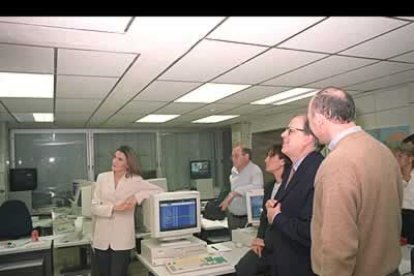 Además de trabajar como becaria en el diario asturiano La Nueva España, ABC y la Agencia EFE, su carrera televisiva comenzó en la cadena estadounidense Bloomberg (en la imagen).