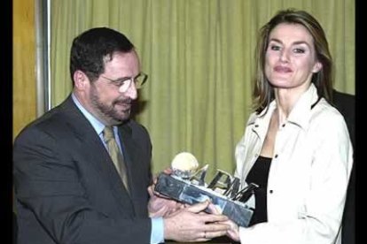 La prometida del Príncibe recibió el premio Larra de Periodismo del año 2001, que reconoce la tarea del periodista menor de treinta años en el transcurso del año