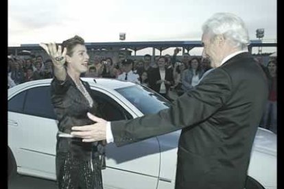 El berciano Luis del Olmo recibió así de efusivo a su amiga Antonia del´Ate.
