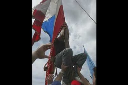 Son detalles de un recorrido de veinte kilómetros en el que los alcaldes acompañaron por tramos a la patrona, y que la música popular y el vino fresco hicieron más corto.