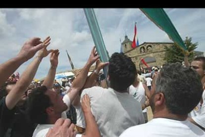 El Subdelegado del Gobierno, Francisco Álvarez, acudió al paso de la comitiva del término municipal de Valderrey al de Riego de la Vega, y realizó un tramo del camino.