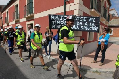 Fabero llevó las pancartas reivindicativas hasta Sanchidrián, en Ávila, para arropar a la III Marcha Negra. Foto: Norberto.