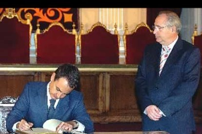 Precisamente la primera parada le ha llevado a Melilla, donde se ha entrevistado con el presidente de la ciudad autónoma, Juan José Imbroda.