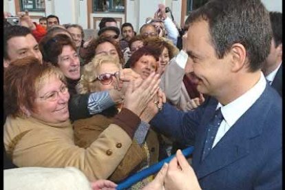 Su visita es la primera a Ceuta y Melilla de un presidente en el último cuarto de siglo. De ahí su carácter histórico.