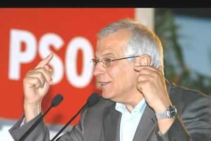 El cabeza de lista del PSOE, Josep Borrell, reclamó el triunfo para continuar en Europa el cambio del 14-M.