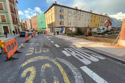 Cae el muro de Feve en León. RAMIRO