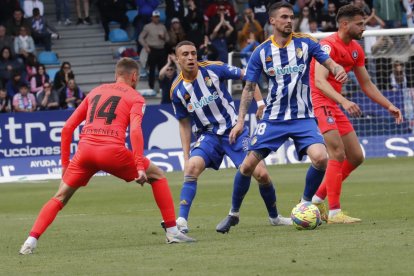 Una jugada del partido. ANA F. BARREDO