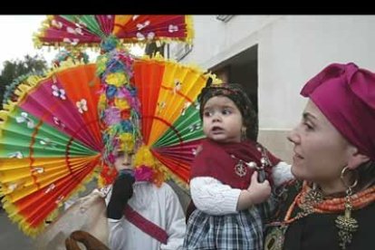 Uno de los símbolos que la provincia exporta del carnaval leonés, es el antruejo de Llamas de la Ribera, personajes sacados de la imaginación y con varios siglos de antigüedad.