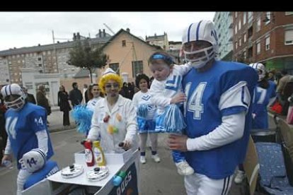 Ponferrada es una de las localidades que aprovechan el fin de semana para disfrazar su realidad y lanzarse a la fiesta.