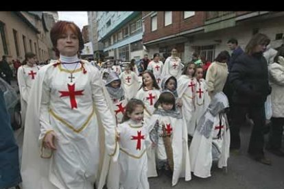 Un grupo de alumnos del colegio de Flores del Sil se trasladó al medievo.