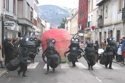 Este grupo de insectos denominado «grupo de supervivencia» se llevó el primer premio en el desfile celebrado en Cistierna.