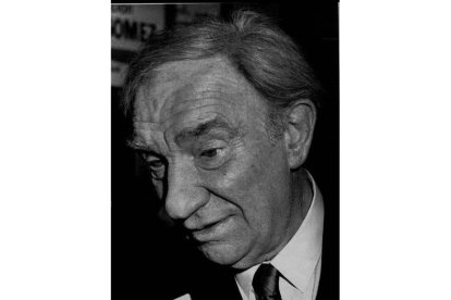 Dentro de los galardones que ha recibido destacan tres premios Goya, El premio Donostia en reconocimiento a su carrera en el año 1999, la Medalla de Oro de las Bellas Artes en 1989, el premio Príncipe de Asturias de las Artes en 1995, dos premios en el Festival de Berlín como mejor actor, uno en el Festival de Venecia, un Premio Nacional de Cinematografía y la honra de haber sido el único actor que ha ingresado en la Real Academia de las Artes.