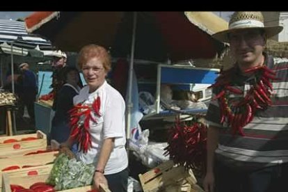 El Ayuntamiento se plantea ampliar la feria dada la demanda demostrada en esta edición.
