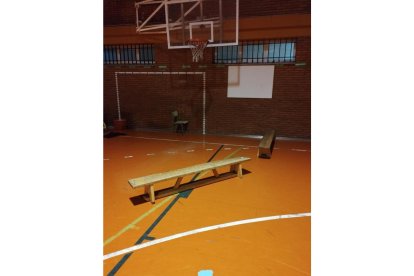Padres, alumnos y profesores se han quejado de la falta de interés por mantener en buen estado del centro. DL