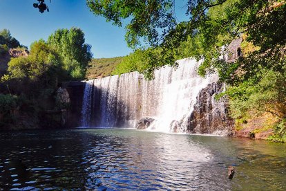 Playa Fluvial de Toral de los Vados. Salto del Pelgo. DL