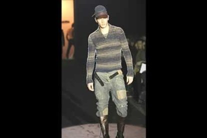 El diseñador apuesta por botas y gorras con reminiscencias de las tropas de la Unión en la guerra civil.