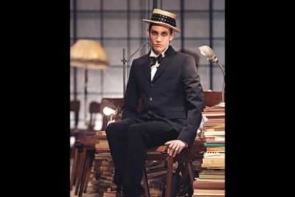 Marras también se inspiró en la moda estadounidense, pero más la de los años 20 y 30,...