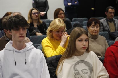 Participantes en el acto de solidaridad con el pueblo ucraniano organizado por el Ayuntamiento de Ponferrada. ANA F. BARREDO