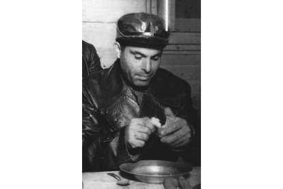 Durruti, en el frente de Aragón. EL HÉROE DEL PUEBLO