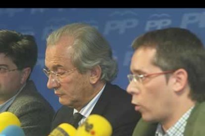 Nada más conocerse los datos, los populares ofrecieron una rueda de prensa.