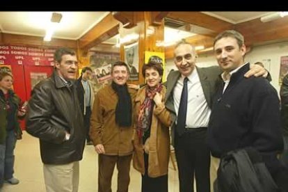 El alcalde de la ciudad, el socialista Francisco Fernández, pasó a saludar a sus socios de gobierno municipal a la sede de la UPL.