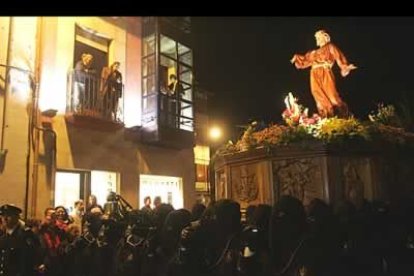 La coofradía del Cristo del Gran poder se encargan de procesionar el momento de la separación de Jesús y los Apóstoles.