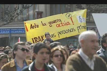 El sol y una temperatura primaveral acompañaron a los manifestantes.