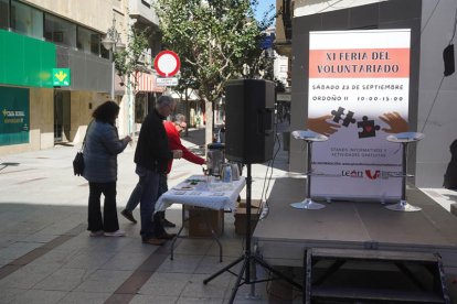 La Feria del Voluntariado en León. JONATHAN NOTARIO