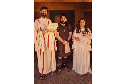Imágenes de las distintas obras de teatro que realizan los integrantes de la compañía berciana de teatro en vivo.