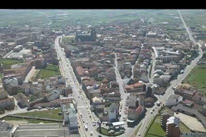 Confluencia de la avenida de Ponferrada con la N-VI, una de las vías más importantes de la ciudad.