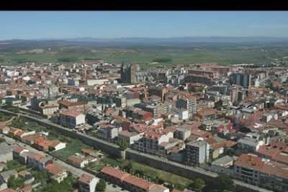 Paseo Blanco de Cela, más conocido como el paseo de la Muralla, dentro de la zona de El Bastión.