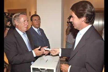 Únicamente un voto en blanco, ante los 503 que apoyaban a Mariano Rajoy como el candidato del PP a la presidencia del Gobierno.