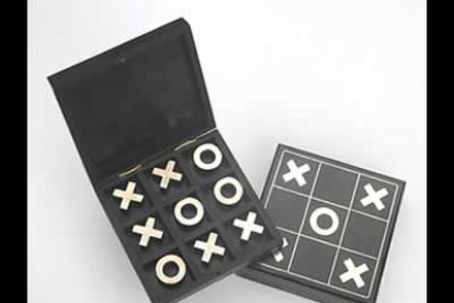 Los juegos siempre quedan bien en una mesa de centro o sobre la repisa. 16,50 euros.