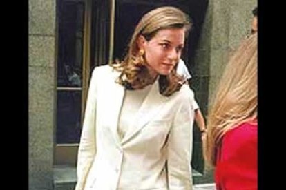 En 1995 se le relacionó con Gigi Howard, hija de unos millonarios y afincada en Nueva York. El heredero la conoció durante su estancia en Estados Unidos, mientras cursaba un doctorado Georgetown.