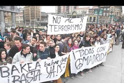 Concentración de estudiantes en la Plaza Arriaga